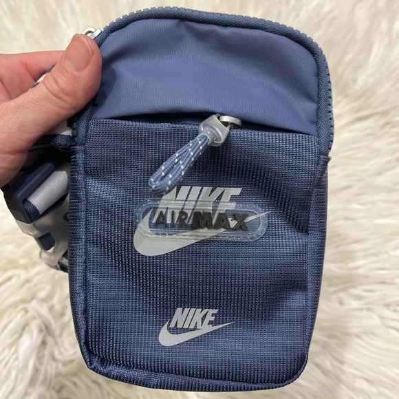 New🌿Nike Sportswear Crossbody Bag - Picture 4 of 5